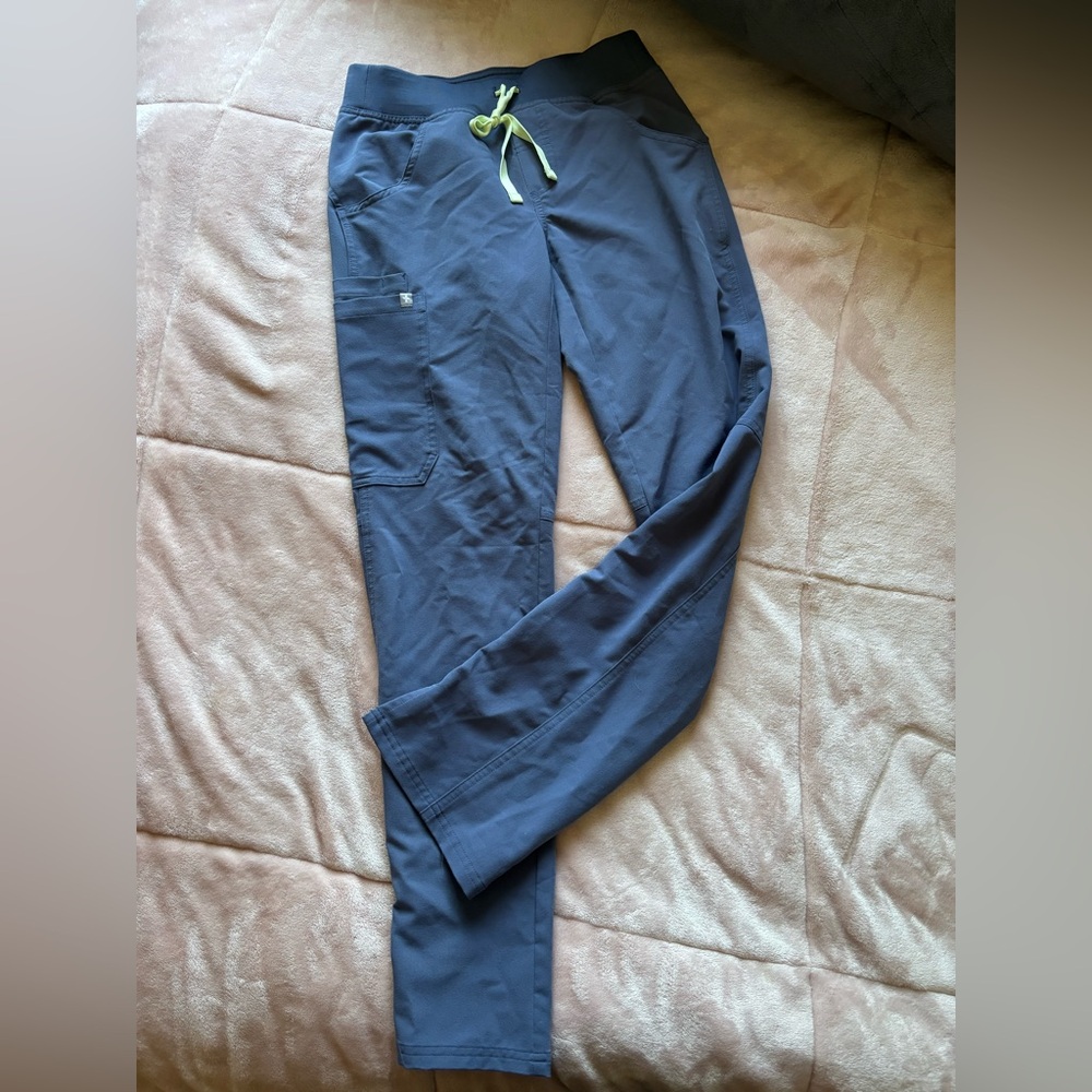 Figs yola skinny scrub pants